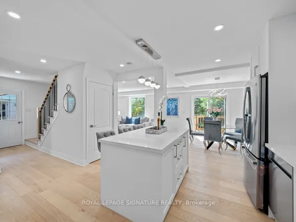 227 Thoms Cres, Newmarket, ON L3Y 1C9