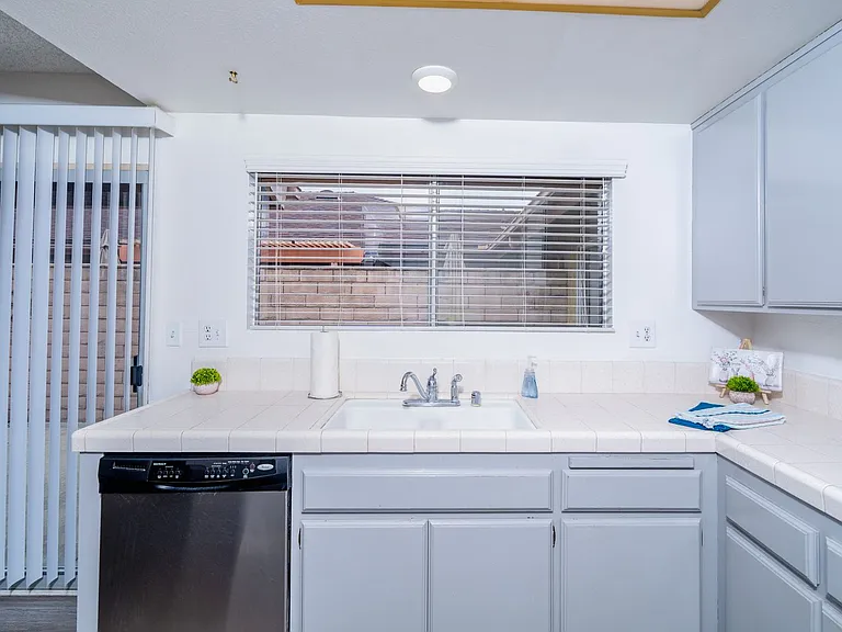 9605 Longden Ave — Photo 6