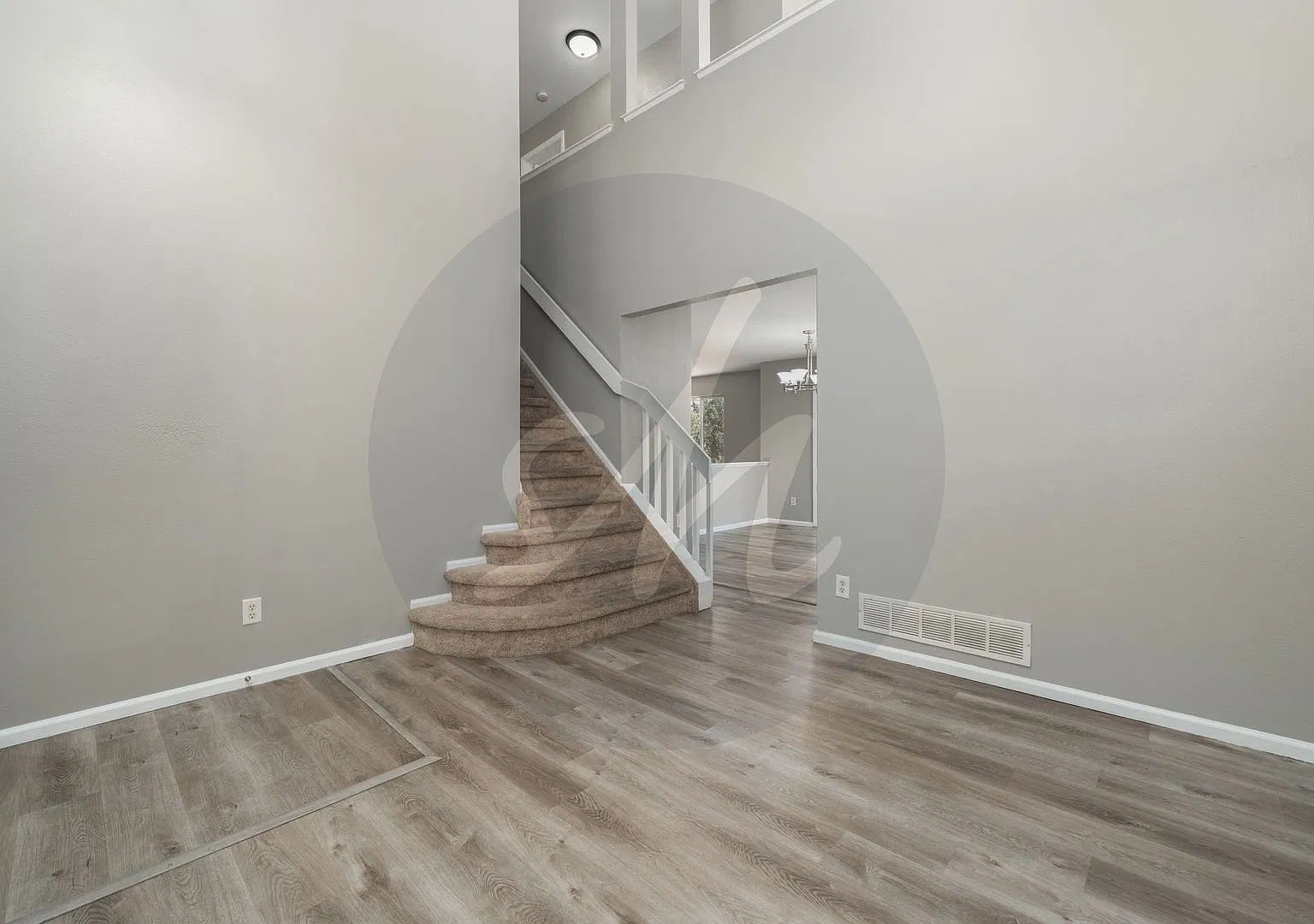 East Side Home with a Large Back Yard! — Photo 3