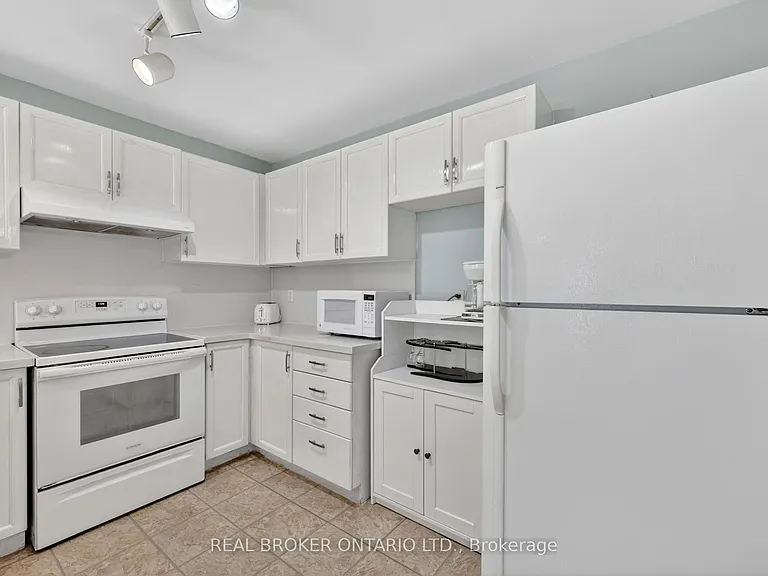 1895 Applewood Ave #UPPER — Photo 8