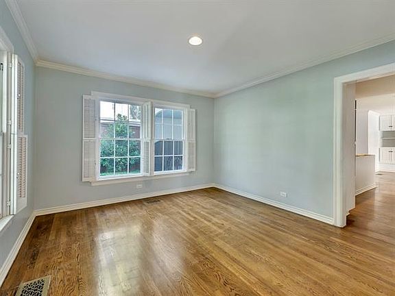 3rd image of 3720 Hamilton Ave