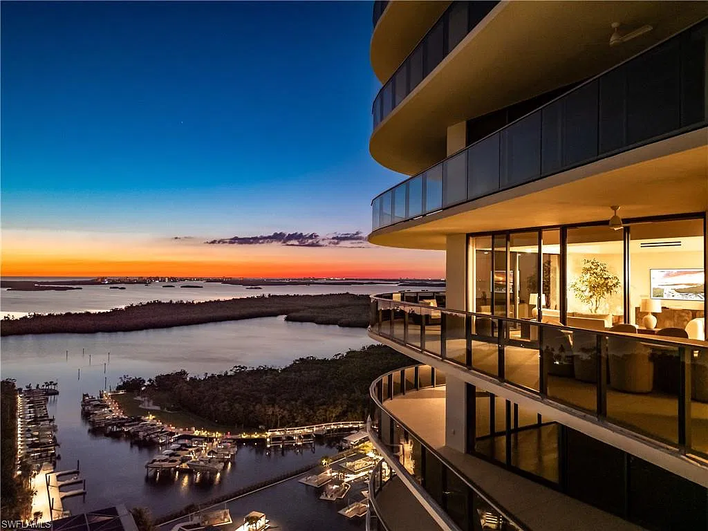 4 bed, 4.5 bath, 3885 sqft, $40,000 — Photo 4