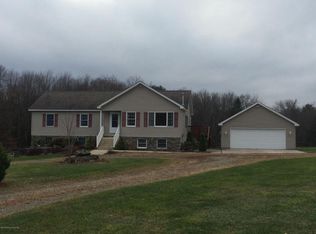 84 Commune Ln, Fleetville, PA 18446