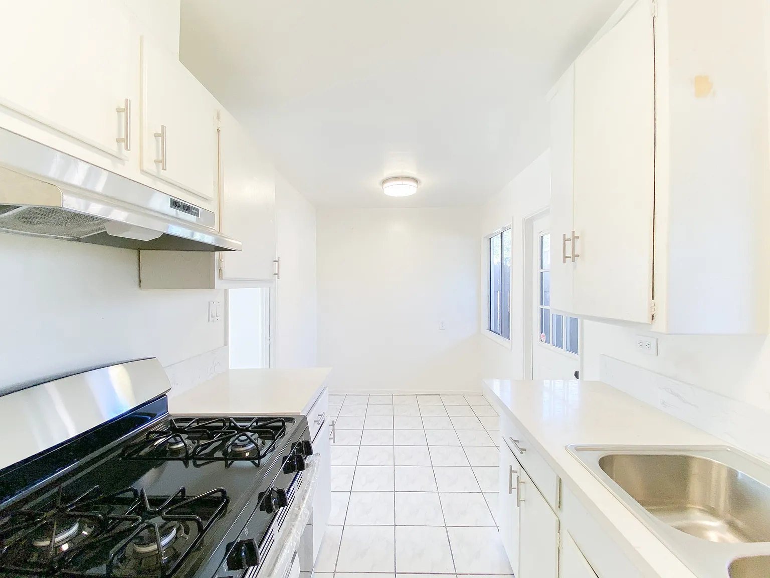 2 bed, 1000 sqft, $2,450 — Photo 4