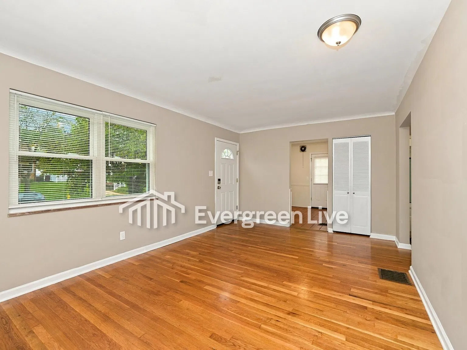 4 bed, 1.0 bath, 1134 sqft, $1,445 — Photo 3