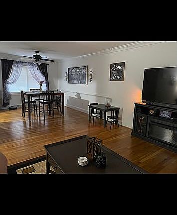 Dining room/living room 