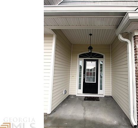 5th image of 530 Millbrook Village Dr