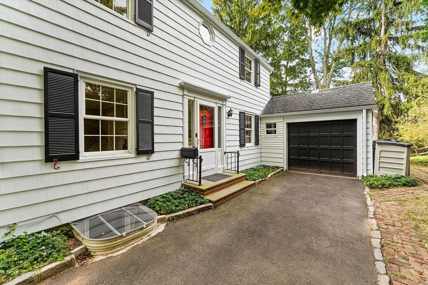 3 bed, 2.5 bath, 11000 sqft, $5,000 — Photo 2