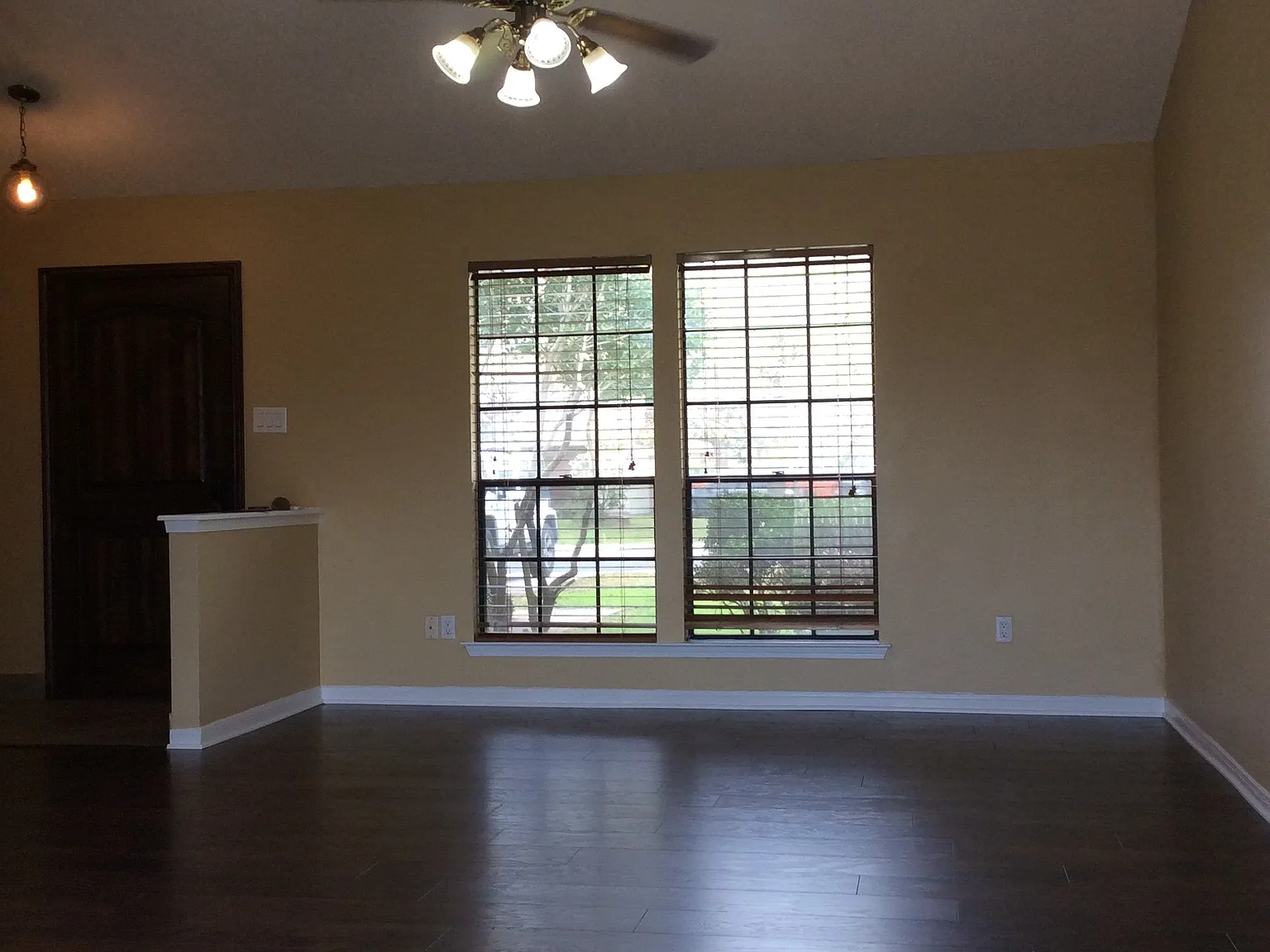 Charming 3 bedroom/2 bath in Round Rock! — Photo 2