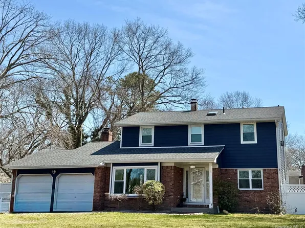 8 Chauncey Lane, Coram, NY 11727