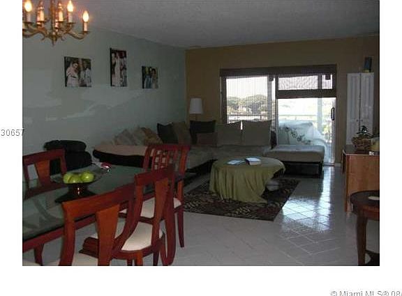 3rd image of 4400 Hillcrest Dr APT 614