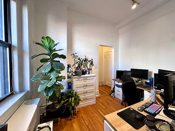 3rd image of 210 W 16th St APT 6B