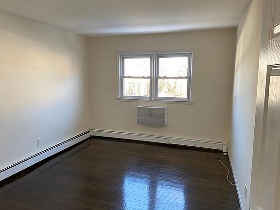 4th image of 198 Greenleaf Ave APT 9A