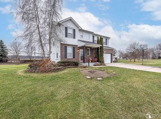 1733 Arbor Creek Dr, Monroe, MI 48162
