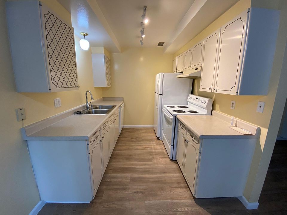 1st image of 360 Bellerose Dr APT 2
