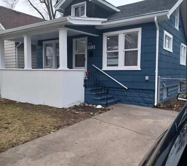 591 E Maplehurst St — Photo 2