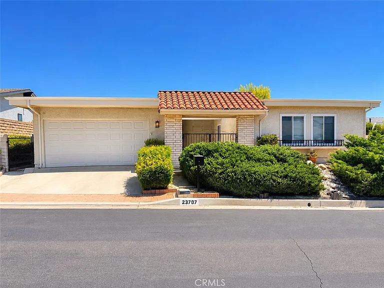 23707 Sandalwood St — Photo 18
