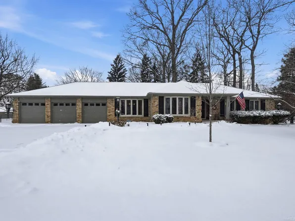 6325 Kings Pointe Rd, Grand Blanc, MI 48439