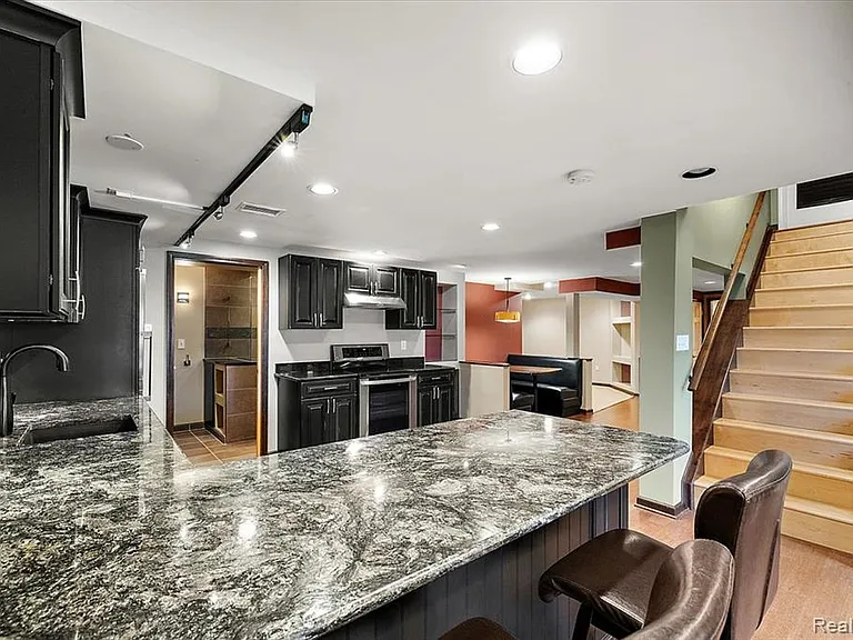 43054 Oxford Ct — Photo 4