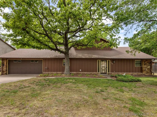 2529 Westview Dr, Bartlesville, OK 74003