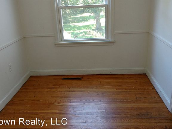 3rd image of 133 Maryland Ave