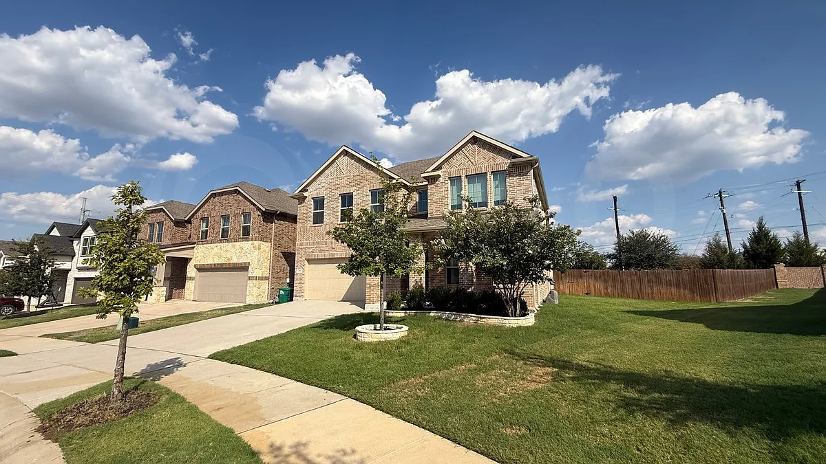 4 bed, 2.5 bath, 2891 sqft, $2,625 — Photo 2
