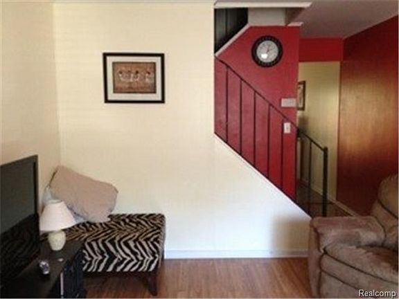 5th image of 608 Estrada Dr