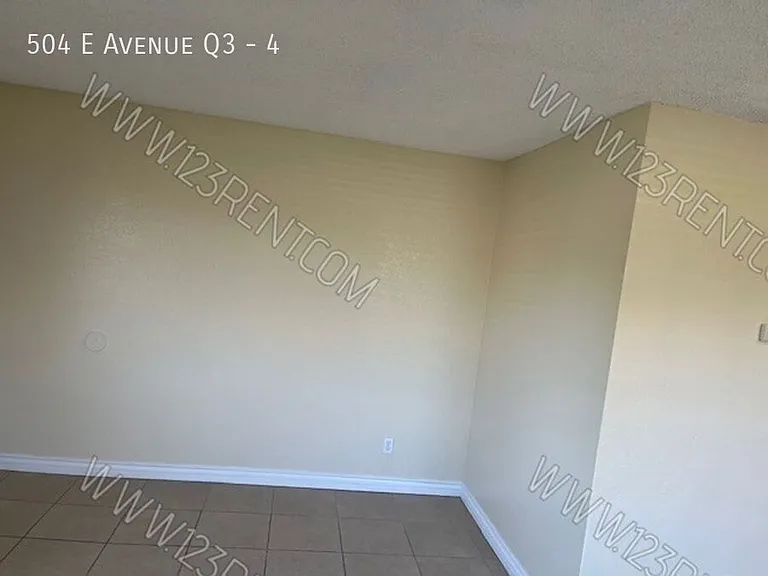 504 E Avenue Q3 #4 — Photo 23