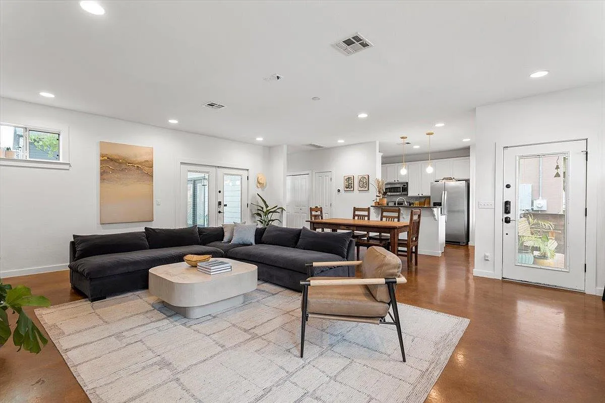 4 bed, 3.5 bath, 2308 sqft, $6,950 — Photo 4