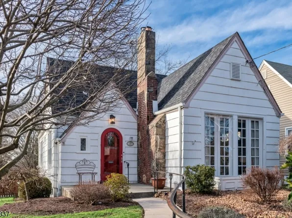 27 Sanderson Ave, West Caldwell Twp., NJ 07006