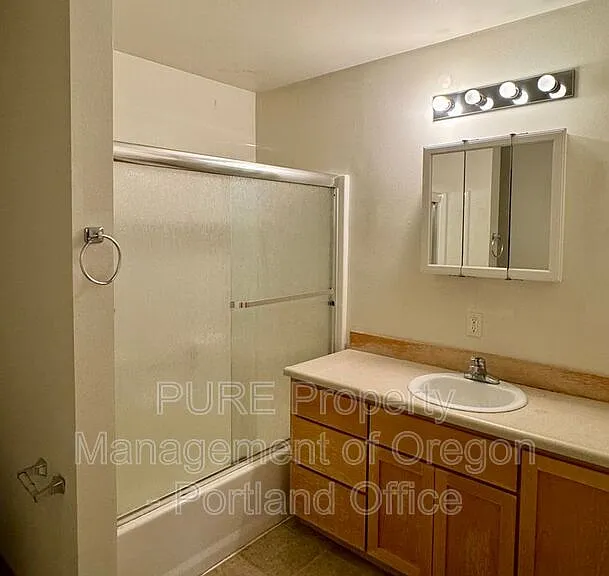 6734 N Montieth Ave — Photo 7