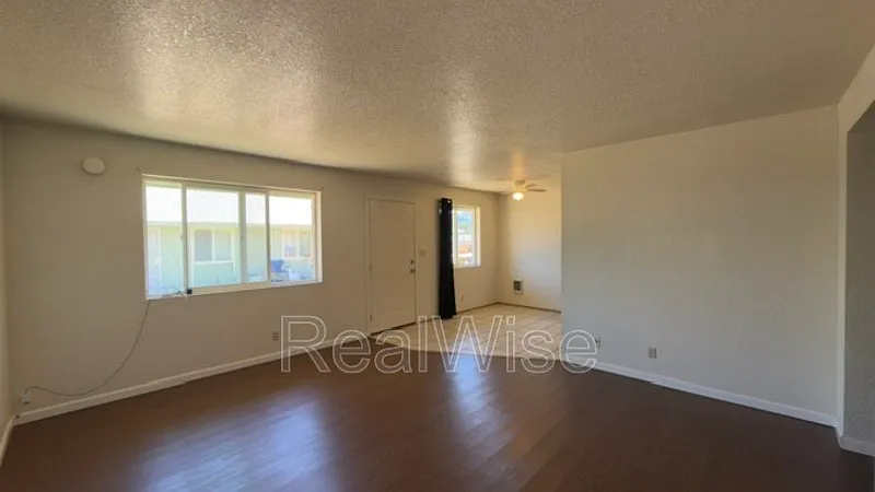 2 bed, 1.0 bath, 800 sqft, $1,000 — Photo 3