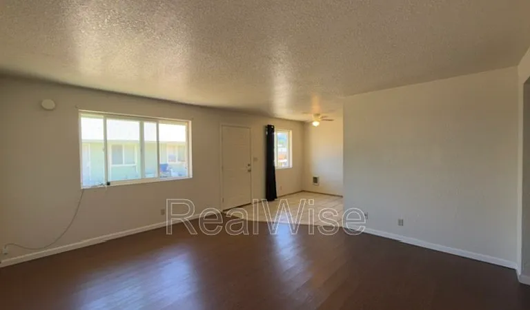 415 W 1st Ave — Photo 3