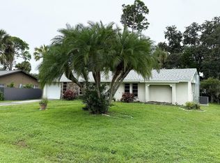 2274 Lakeshore Cir, Pt Charlotte, FL 33952