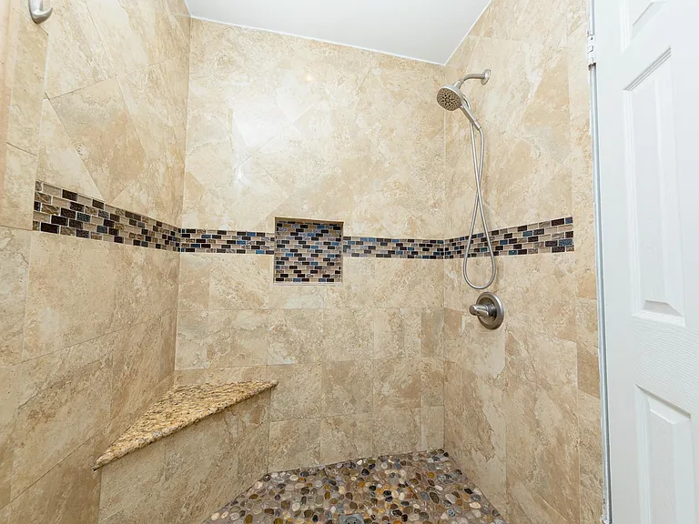 823 Parkhill St — Photo 16