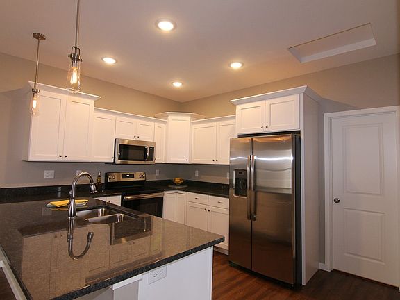 5th image of 1290 Daisy Cir