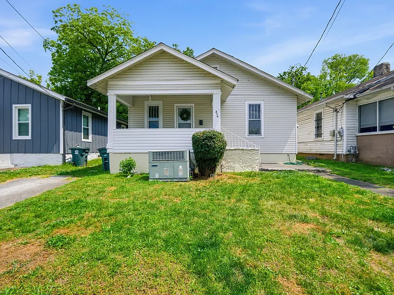 216 N Hickory St — Photo 3