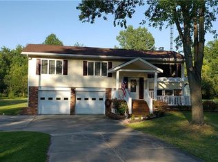 91 Lake Holiday Ln, Willard, OH 44890