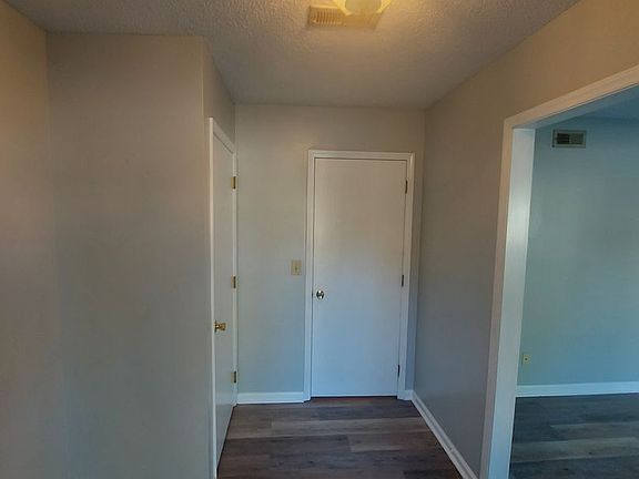 3rd image of 916 Bramblewood Ct