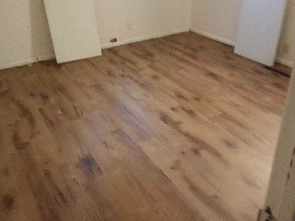 2nd image of 904 Walnut Ter