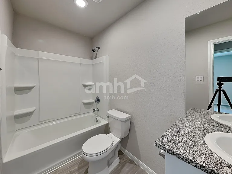 9978 Sarrebourg St — Photo 15