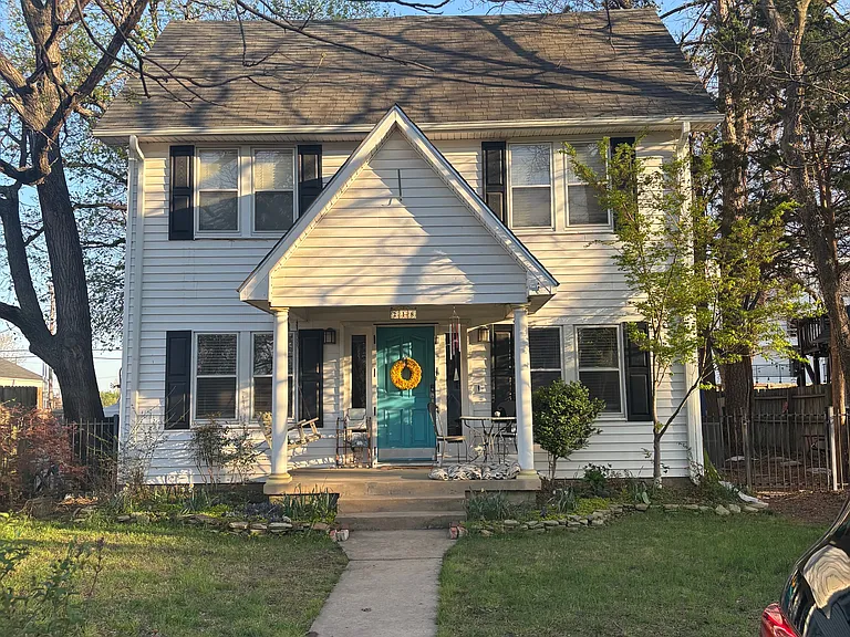 218 W Apache St — Photo 1