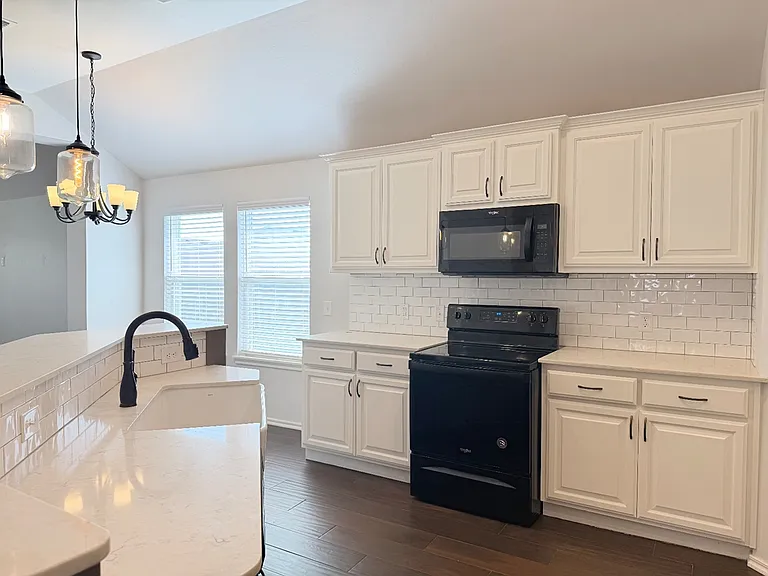 18600 Luna Dr — Photo 8