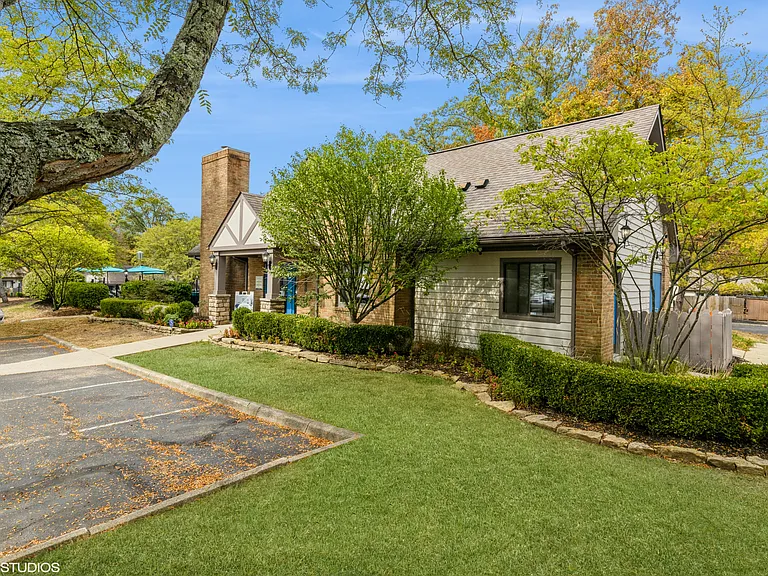Silvertree at Little Turtle Apartments — Photo 36