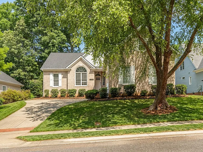 1220 Wedgeland Dr — Photo 2