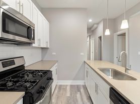 2053 W Iowa St, Chicago, IL