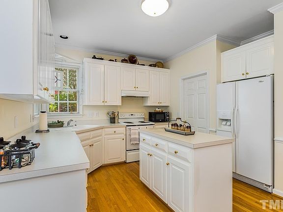 3rd image of 201 Rose Valley Woods Dr