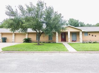 601 Ridgemont Ln, Gonzales, TX 78629