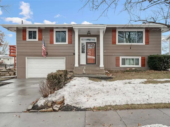 2220 Brockman Ave, Marion, IA 52302