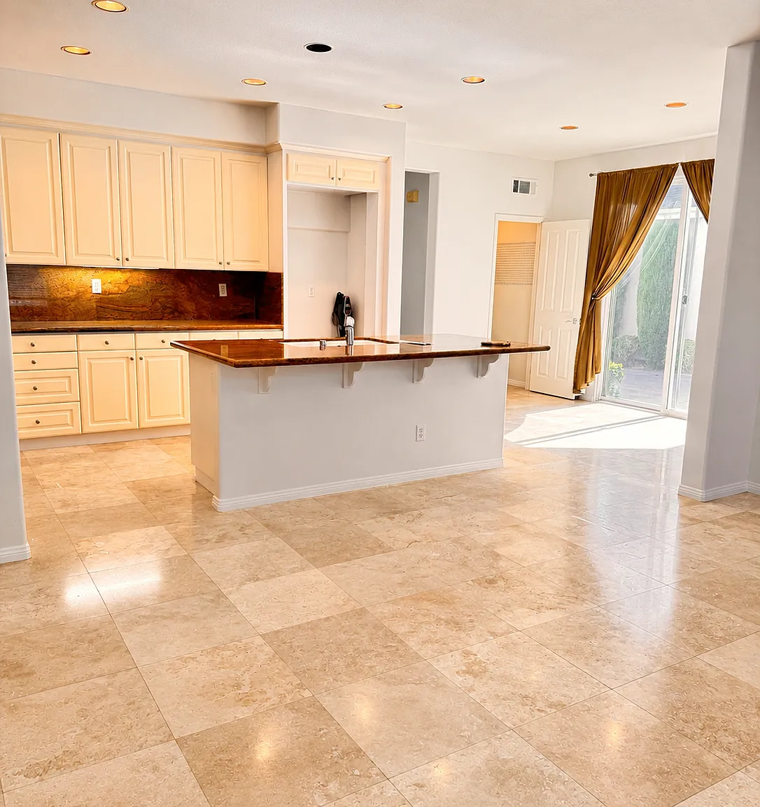 4 bed, 2.5 bath, 2315 sqft, $6,000 — Photo 4
